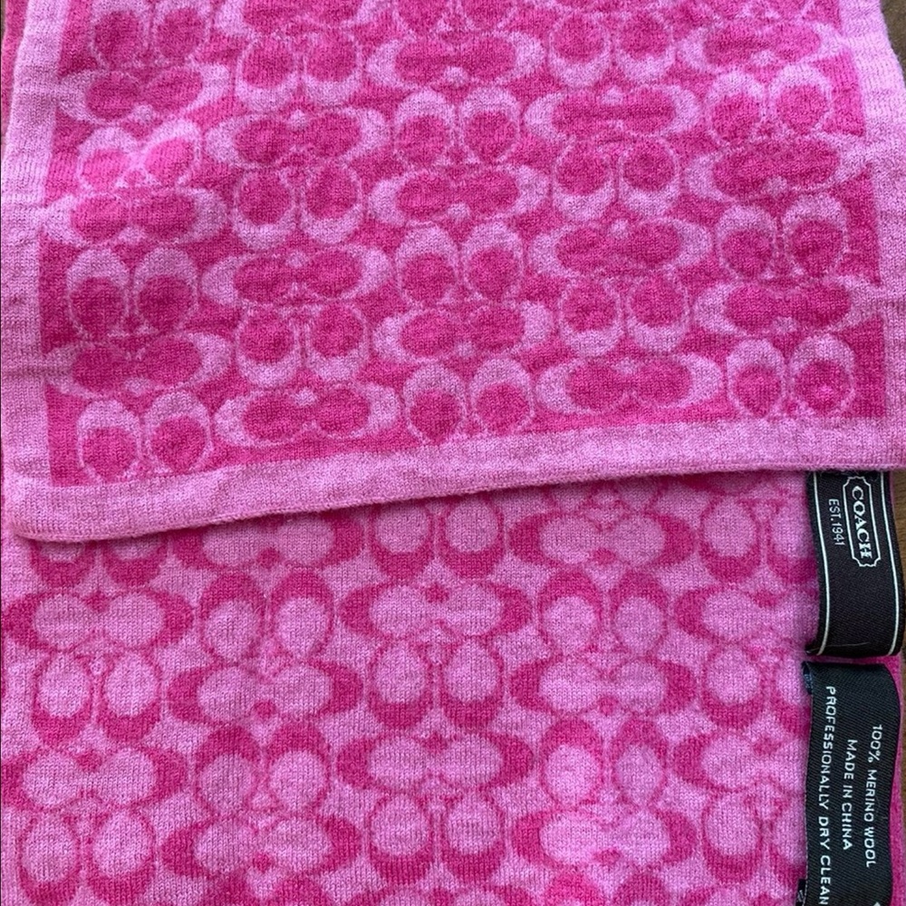 Coach Merino Wool Jacquard Signature C Logo Hot Bright Pink Scarf - Picture 5 of 6